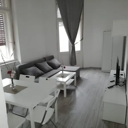 Downtown 4 Bedroom With Balcony On Szell K Street *